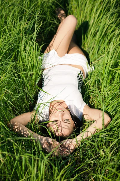 Girl in grass — Stock Photo, Image