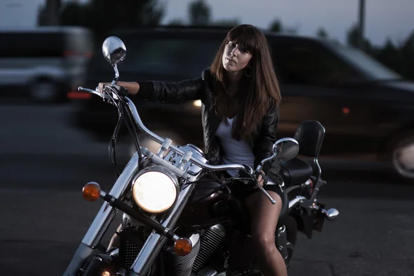Biker-Mädchen — Stockfoto