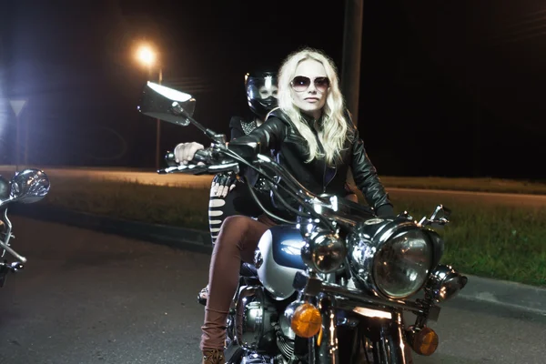 Chicas motociclistas —  Fotos de Stock