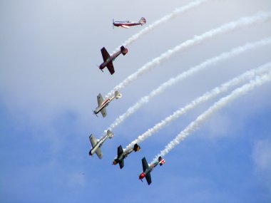 Tukums, Letonya - Ağustos 1: Büyük Britanya akrobasi ekran takımı yakovlevs tukums airshow olay Ağustos 1, 2009 yılında tukums, Letonya görüntüleme