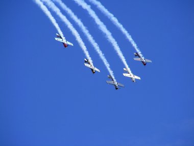 Tukums, Letonya - Ağustos 1: Büyük Britanya akrobasi ekran takımı yakovlevs tukums airshow olay Ağustos 1, 2009 yılında tukums, Letonya görüntüleme