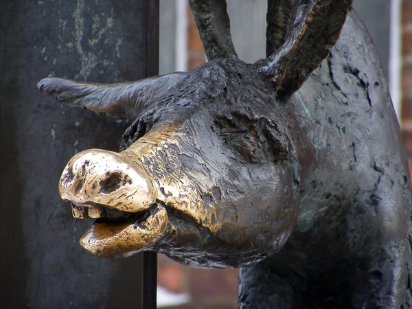 Nahaufnahme eines Esels aus der Skulptur der Stadtmusikanten Breme — Stockfoto