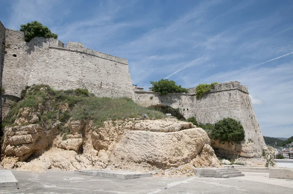 Старая крепость в Адриатическом море — стоковое фото