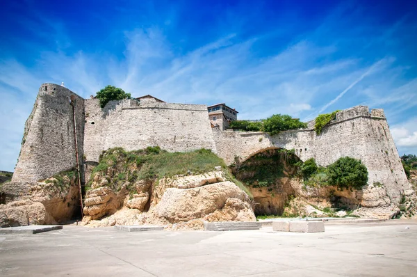Una vecchia fortezza nel mare Adriatico — Foto Stock