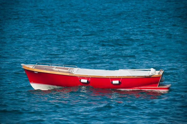 Kolorowe tradycyjnej, rybackiej łodzi — Zdjęcie stockowe