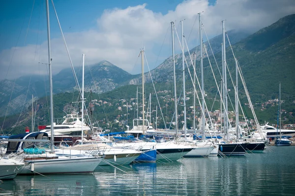 A sea port with luxury yachts — Stock Photo, Image