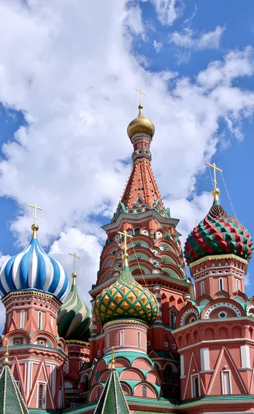 Domes of St. Basil's Cathedral in the background of the blue summer sky. Red Square, Moscow, Russia — Stock Photo, Image