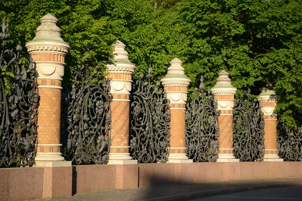 Dekoratif dökme demir çit — Stok fotoğraf