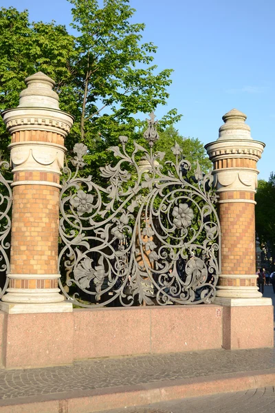 Decorative cast-iron fence — Stock Photo, Image