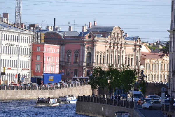 Embankment of river channel in Saint-Petersburg — Stock Photo, Image