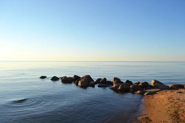 Brzegu jeziora Ładoga wczesnym rankiem — Zdjęcie stockowe