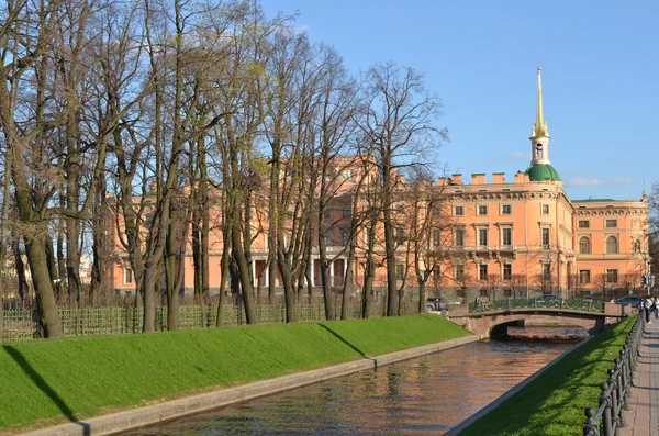 Château Mikhailovsky et Jardin d'été — Photo