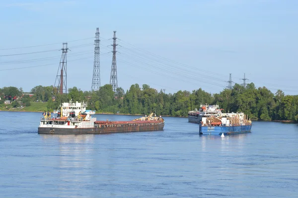 Nákladní lodě na řece Něvě — Stock fotografie