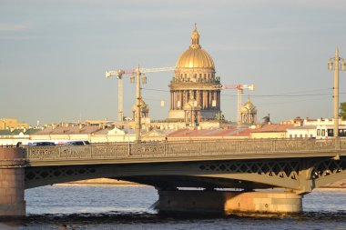 duyuru Köprüsü ve st. Isaac's cathedral