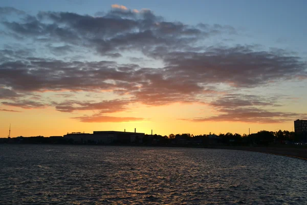 Річки Нева на заході сонця, Санкт-Петербург — стокове фото
