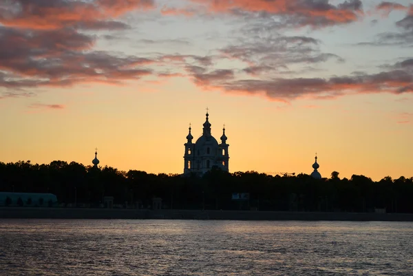在日落，圣彼得堡涅瓦河 — 图库照片