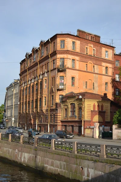 Старий будинок в Санкт-Петербурзі — стокове фото