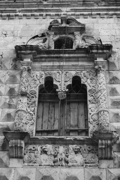 Okno, opuštěné feodorovsky gorodok — Stock fotografie