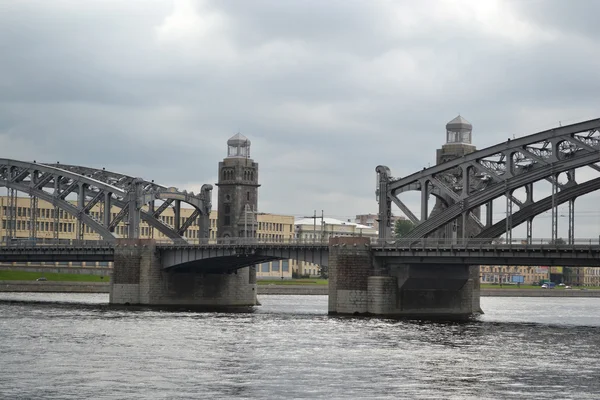 Мост Петра Великого в Санкт-Петербурге — стоковое фото