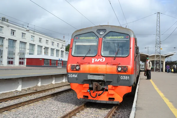 Trem elétrico vermelho moderno — Fotografia de Stock