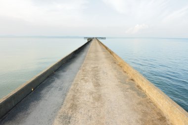 steiger weg naar zee