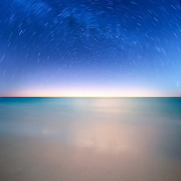 The nice star over sea before sunrise — Stock Photo, Image