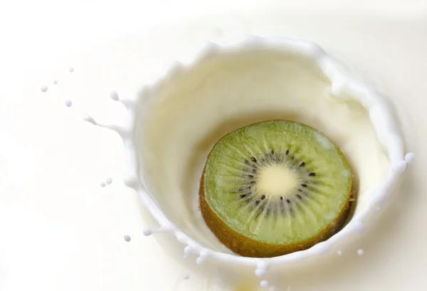 Splashing milk with kiwi — Stock Photo, Image