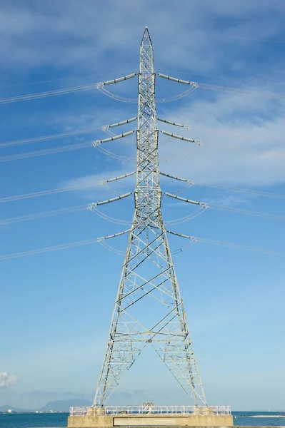 Linha de transmissão de energia — Fotografia de Stock