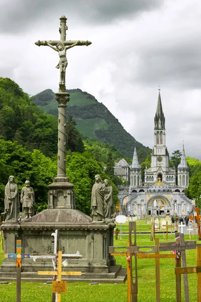 View of cathedral in Lourdes — Stock Photo, Image