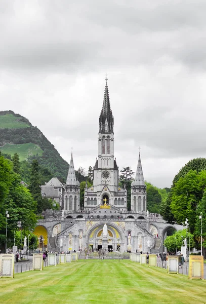 View of cathedral in Lourdes — Stock Photo, Image