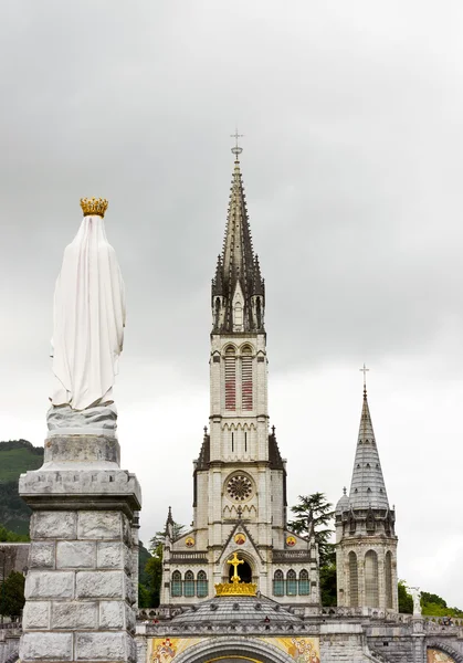 Vista de la catedral de Lourdes — Foto de Stock