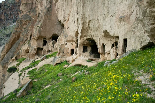 Ancienne église grecque et grottes en Turquie — Photo