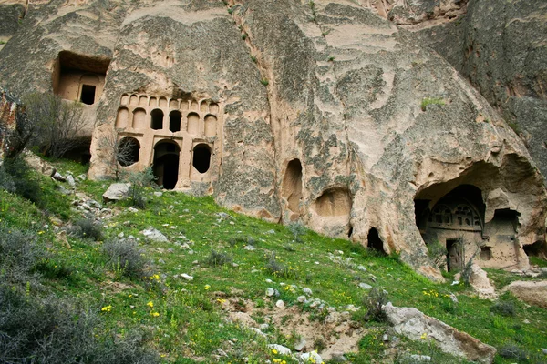 Ancienne église grecque et grottes en Turquie — Photo