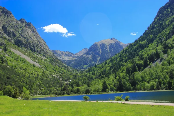 美丽的景色的湖 llebreta — 图库照片