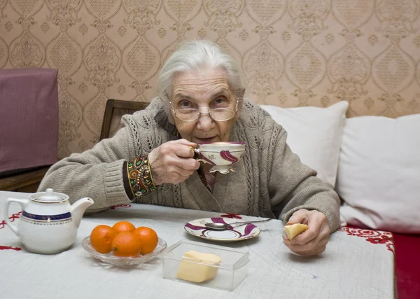 Old lady drinking tea — Stock Photo, Image