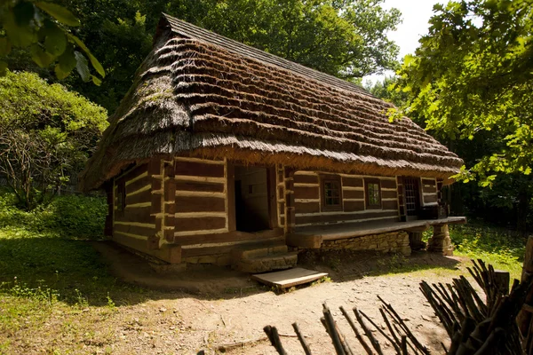 Традиционный деревянный дом — стоковое фото