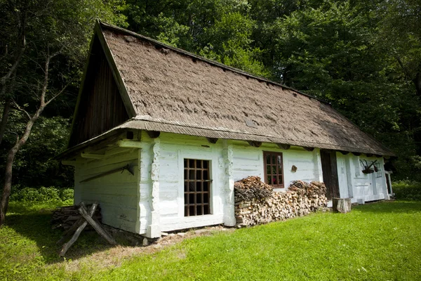 Tradycyjny dom drewniany — Zdjęcie stockowe