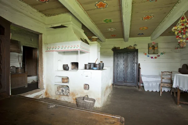 A l'intérieur d'une vieille maison traditionnelle — Photo