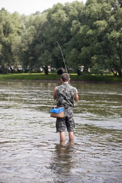 Horgász halászati néhány édesvízi Dagik. — Stock Fotó