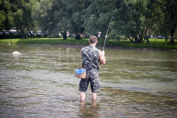 Pêche à la ligne pour certains chubs d'eau douce . — Photo