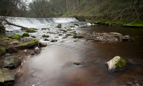 Süßwasserfluss in edinburgh - Schottland — Stockfoto
