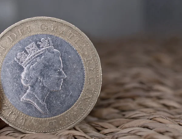 Närbild på brittiska valutan - 2 pounds mynt Stockfoto