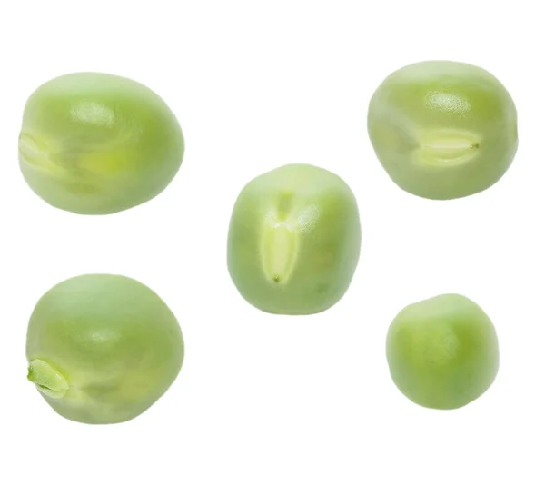 孤立在白色背景上的新鲜粮食豌豆 — 图库照片