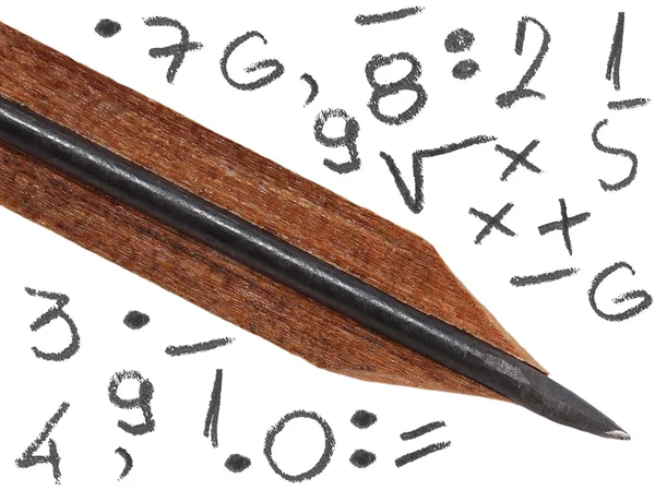 Stary uszkodzony drewniany długopis i ręcznie napisane numery na białym tle — Zdjęcie stockowe