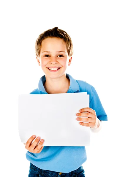 Мальчик держит бумагу — стоковое фото