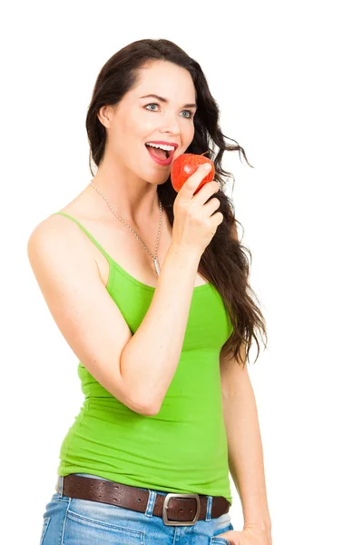 Glückliche schöne Frau beißt in einen Apfel — Stockfoto