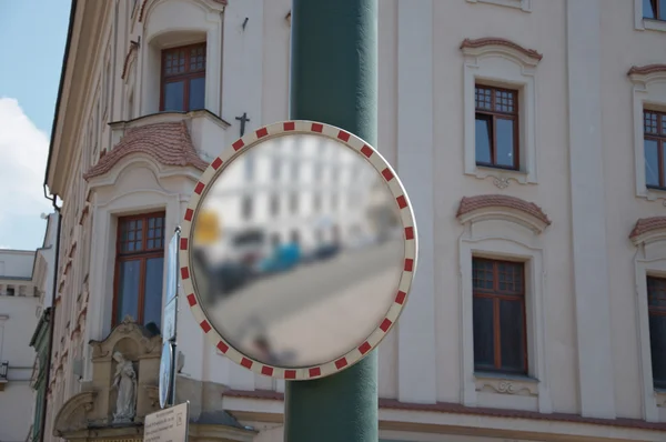 Spegel på gatan — Stockfoto