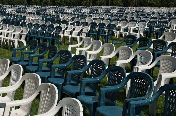 Rader med tomma stolar — Stockfoto