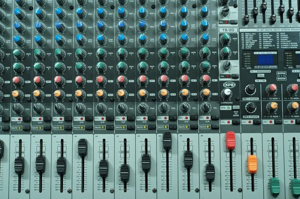 Audio-Mixer steuern lizenzfreie Stockbilder