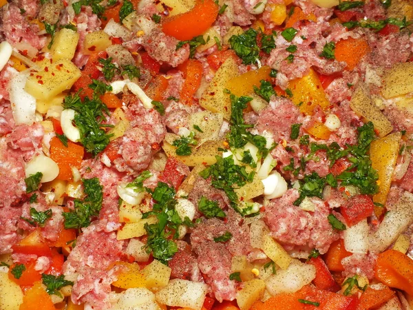 Carne macinata, patate, peperoni, stufato di cipolla, per — Foto Stock
